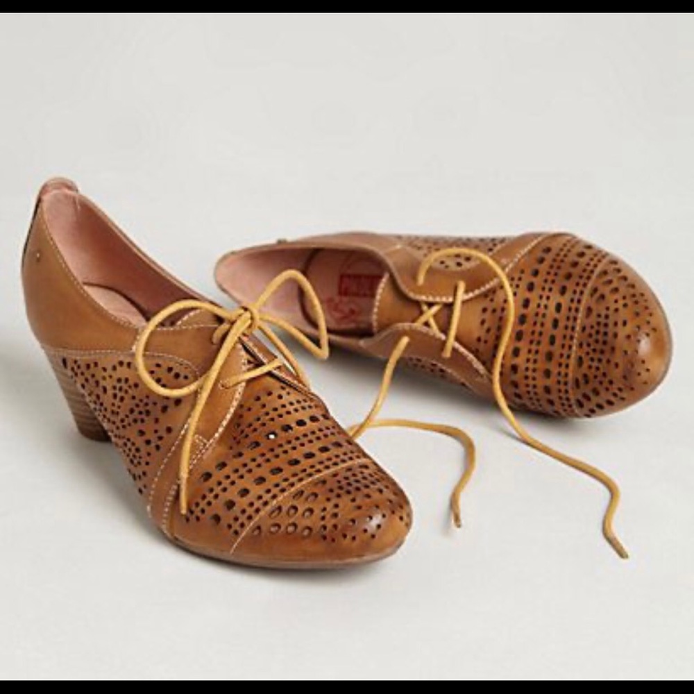 Pikolinos Oxford Laser Cut Lace Up Stack Heels Sz 39/9